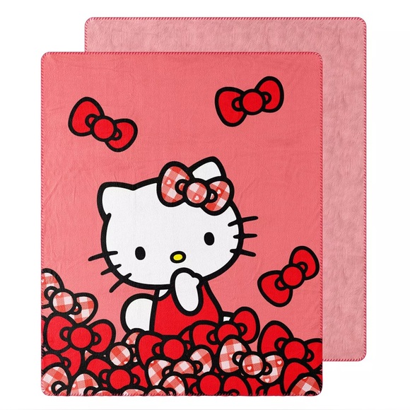 NWT Hello Kitty 50" x 60" Cloud Faux Fur Throw Blanket - Picture 1 of 8